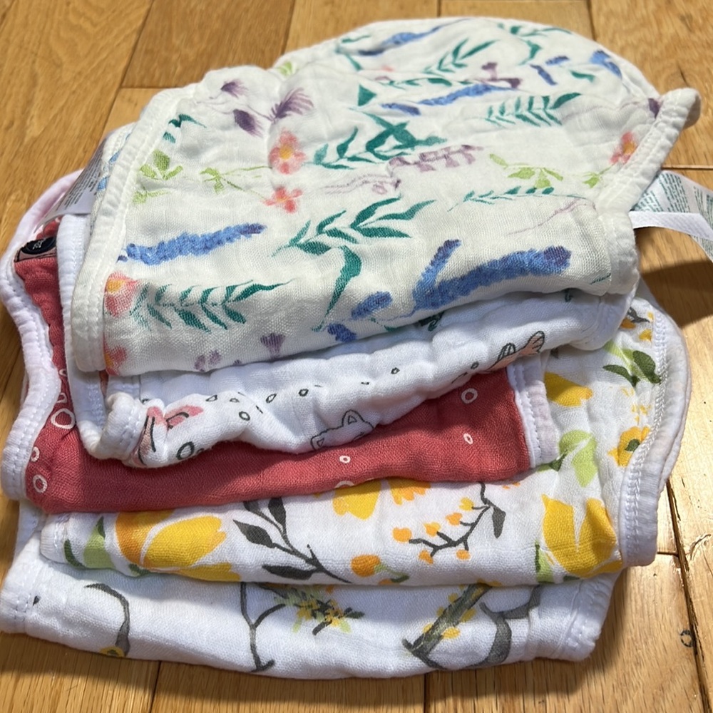 Bundle of Muslin Burp Cloths/ Bib